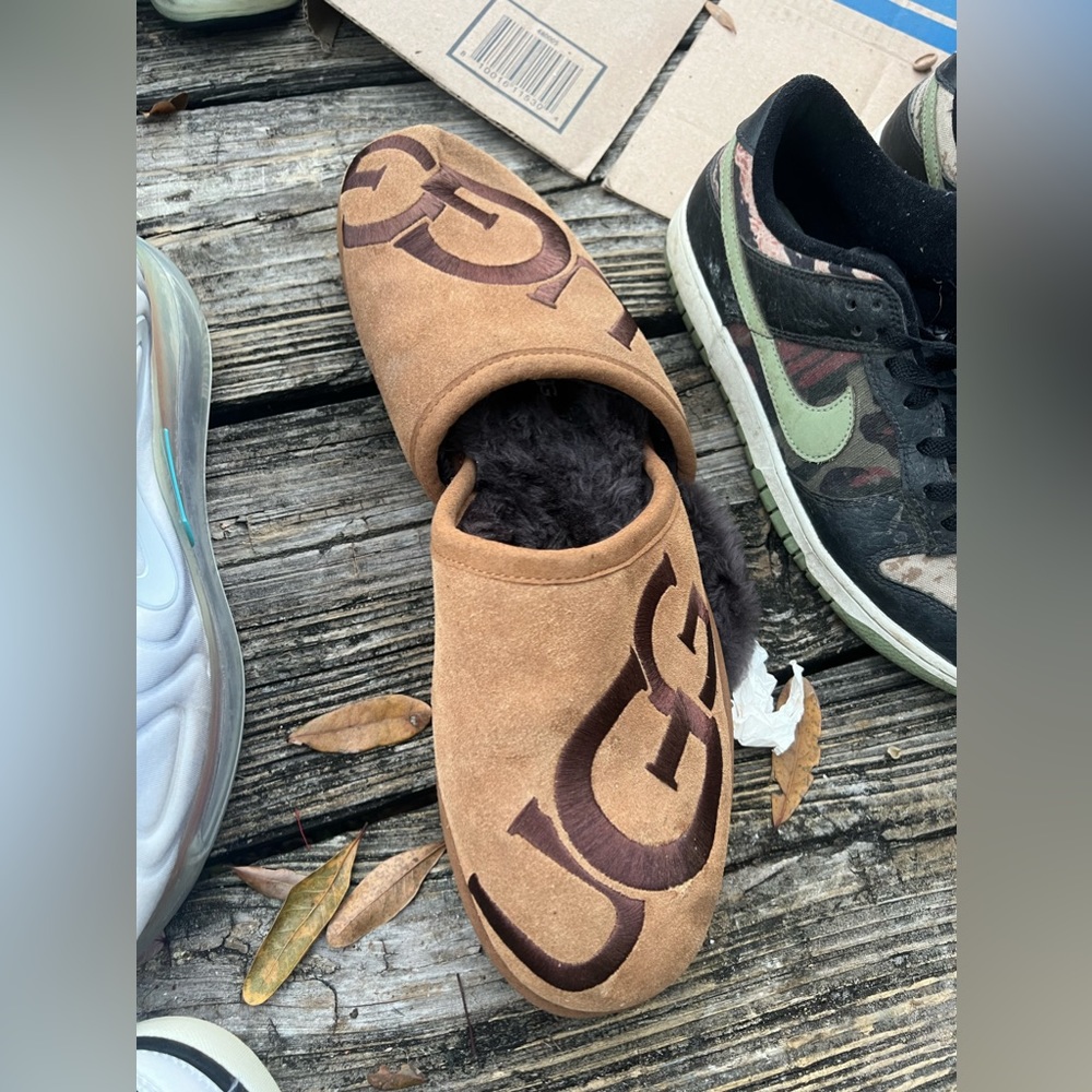 UGG scuff logo slippers